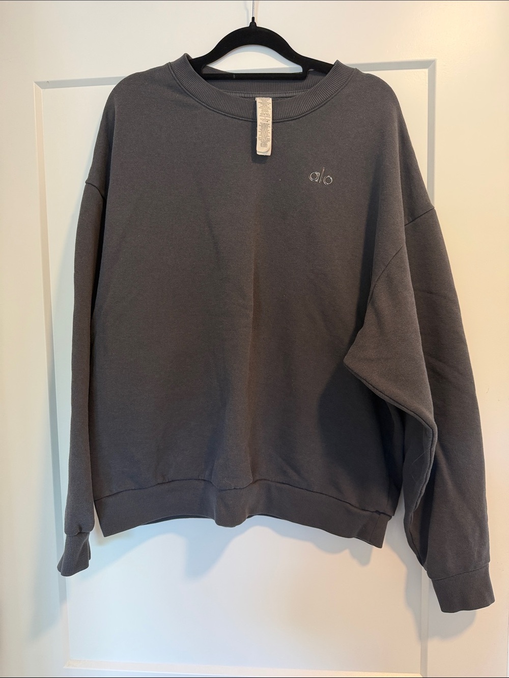 ALO Yoga Women’s Charcoal Crewneck Sweatshirt - sz M